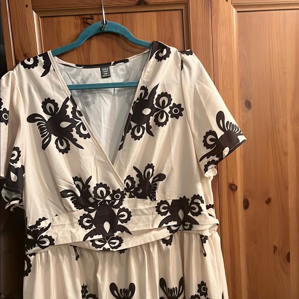 SHEIN Elegant Black and Cream Floral Maxi Dress